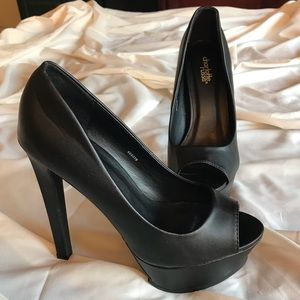 Charlotte Russe Black Peep Toe Heels Sz 8 💋